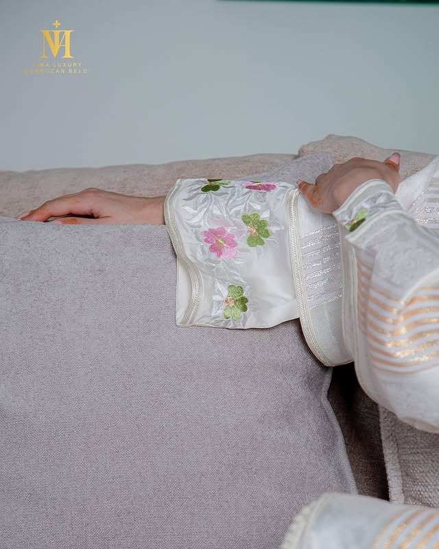White floral caftan detail